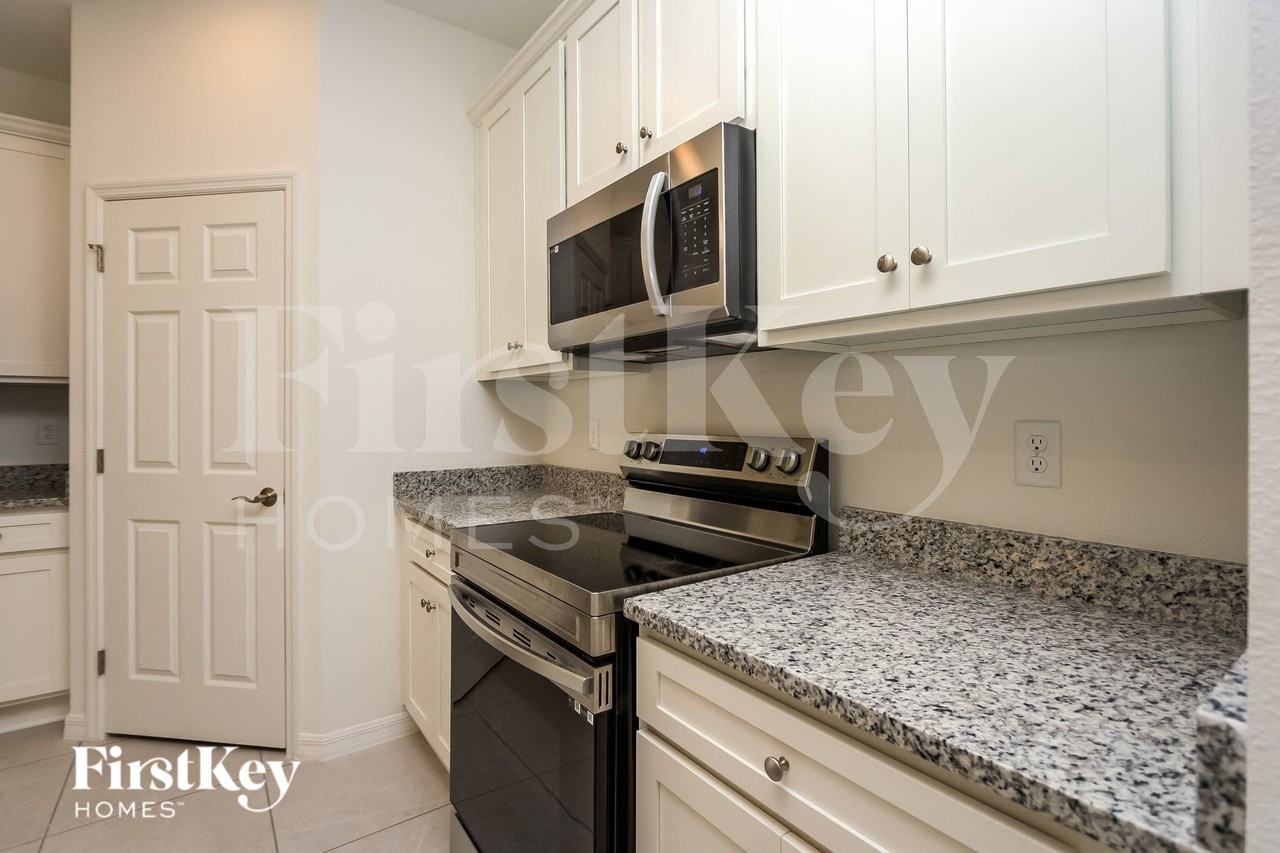 336 Corbel Ln - Photo 5 of 15