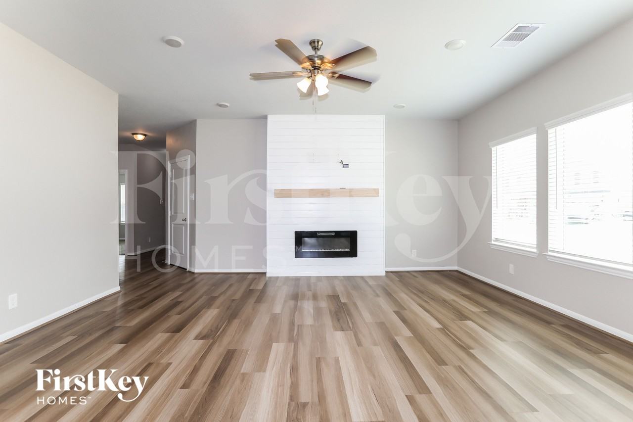 811 Steam Ridge Ln - Photo 4 of 16