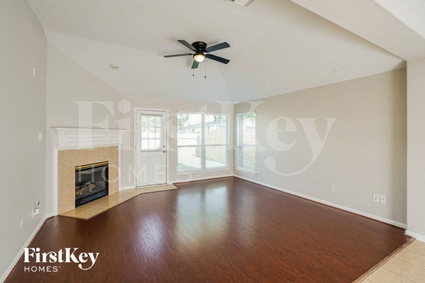 3310 Rainport Dr - Photo 3 of 15