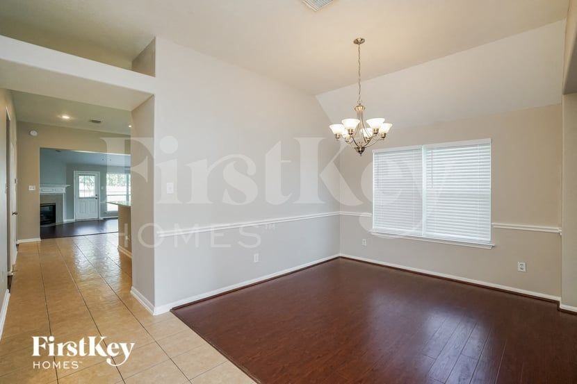 3310 Rainport Dr - Photo 5 of 15