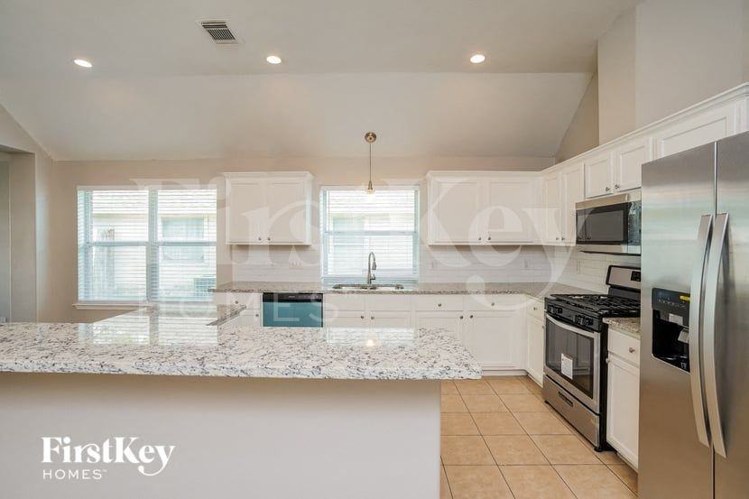 3310 Rainport Dr - Photo 6 of 15