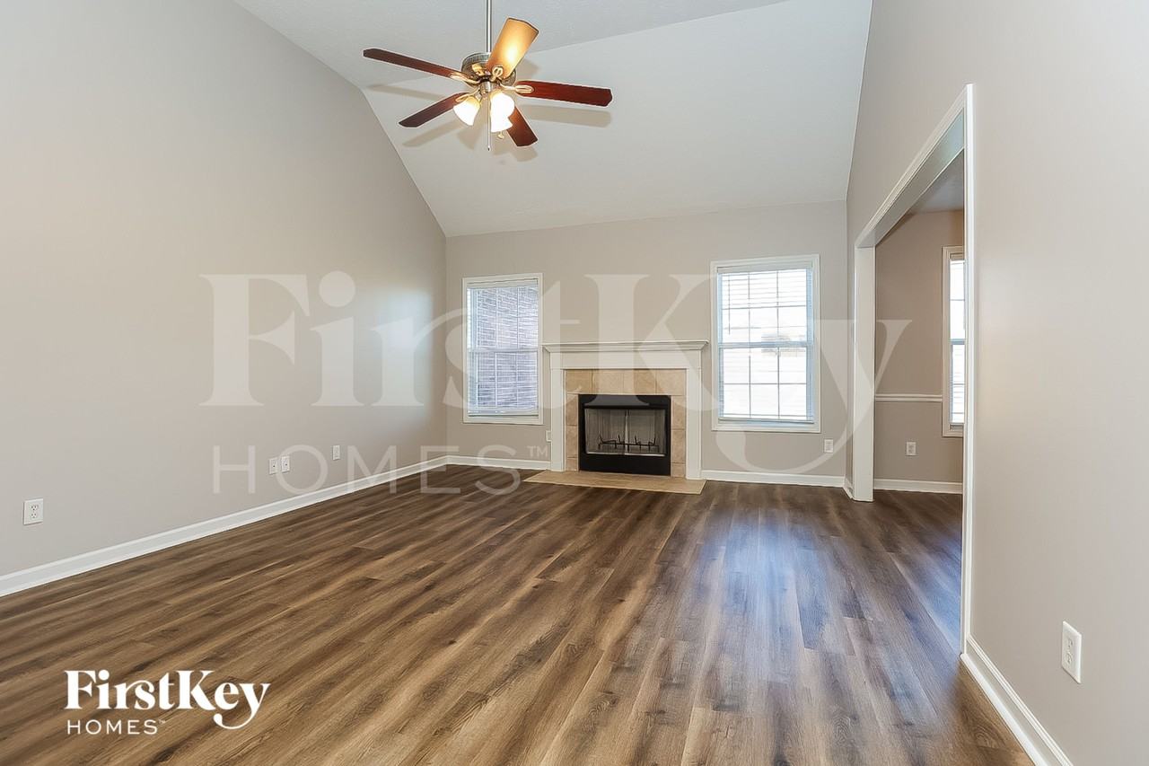8117 Bostic Dr - Photo 2 of 15