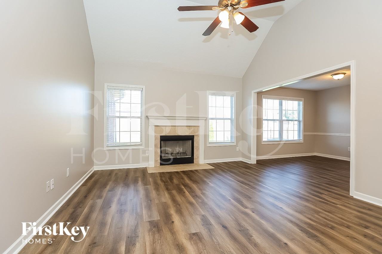 8117 Bostic Dr - Photo 3 of 15