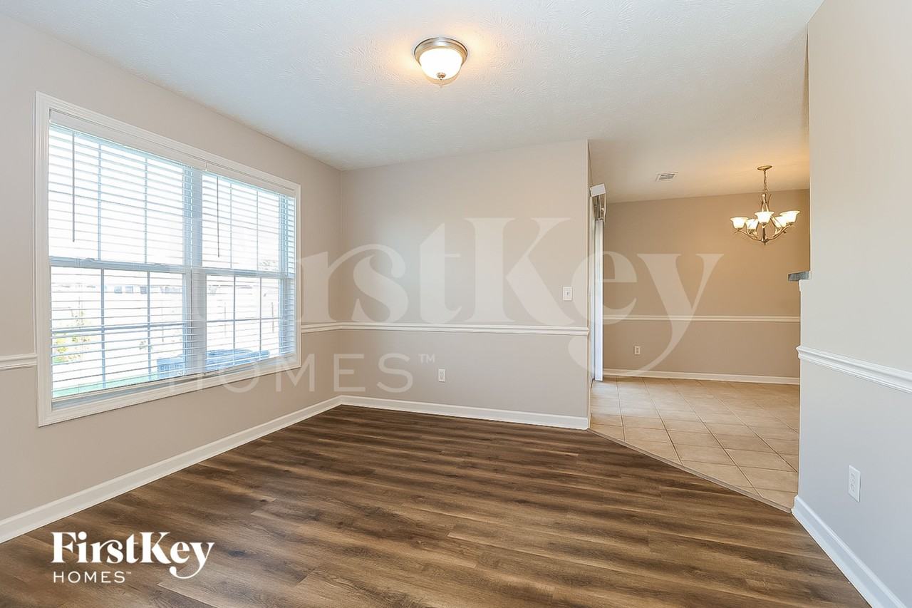 8117 Bostic Dr - Photo 4 of 15