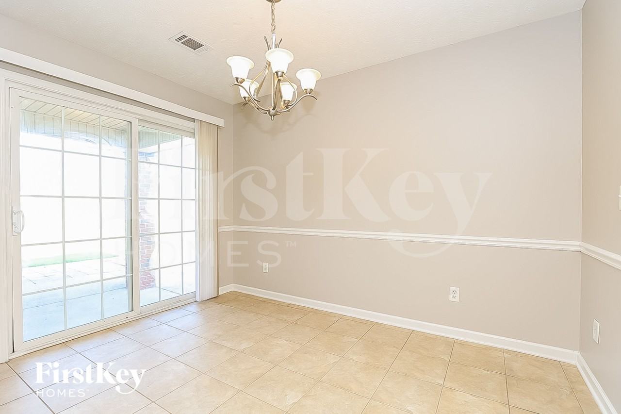 8117 Bostic Dr - Photo 5 of 15