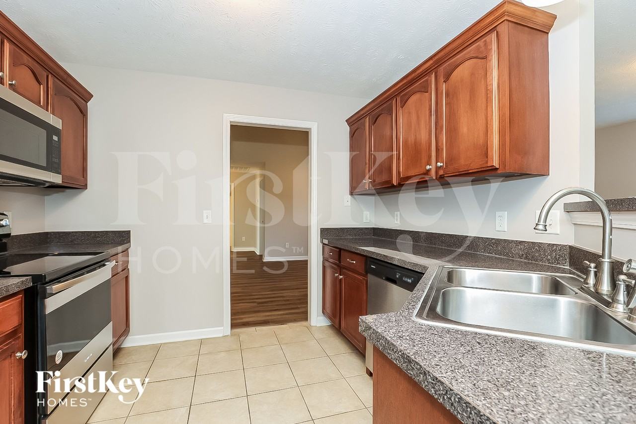 8117 Bostic Dr - Photo 6 of 15