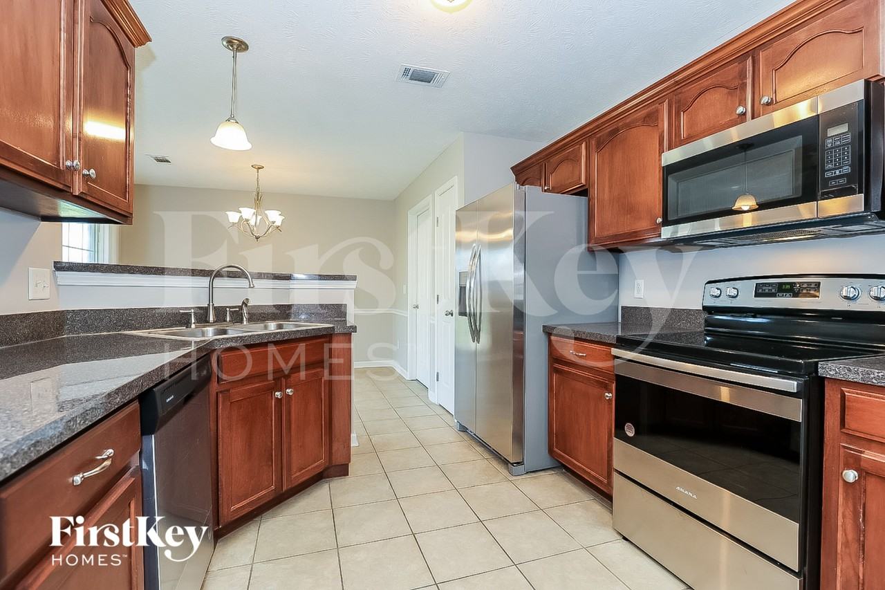 8117 Bostic Dr - Photo 7 of 15