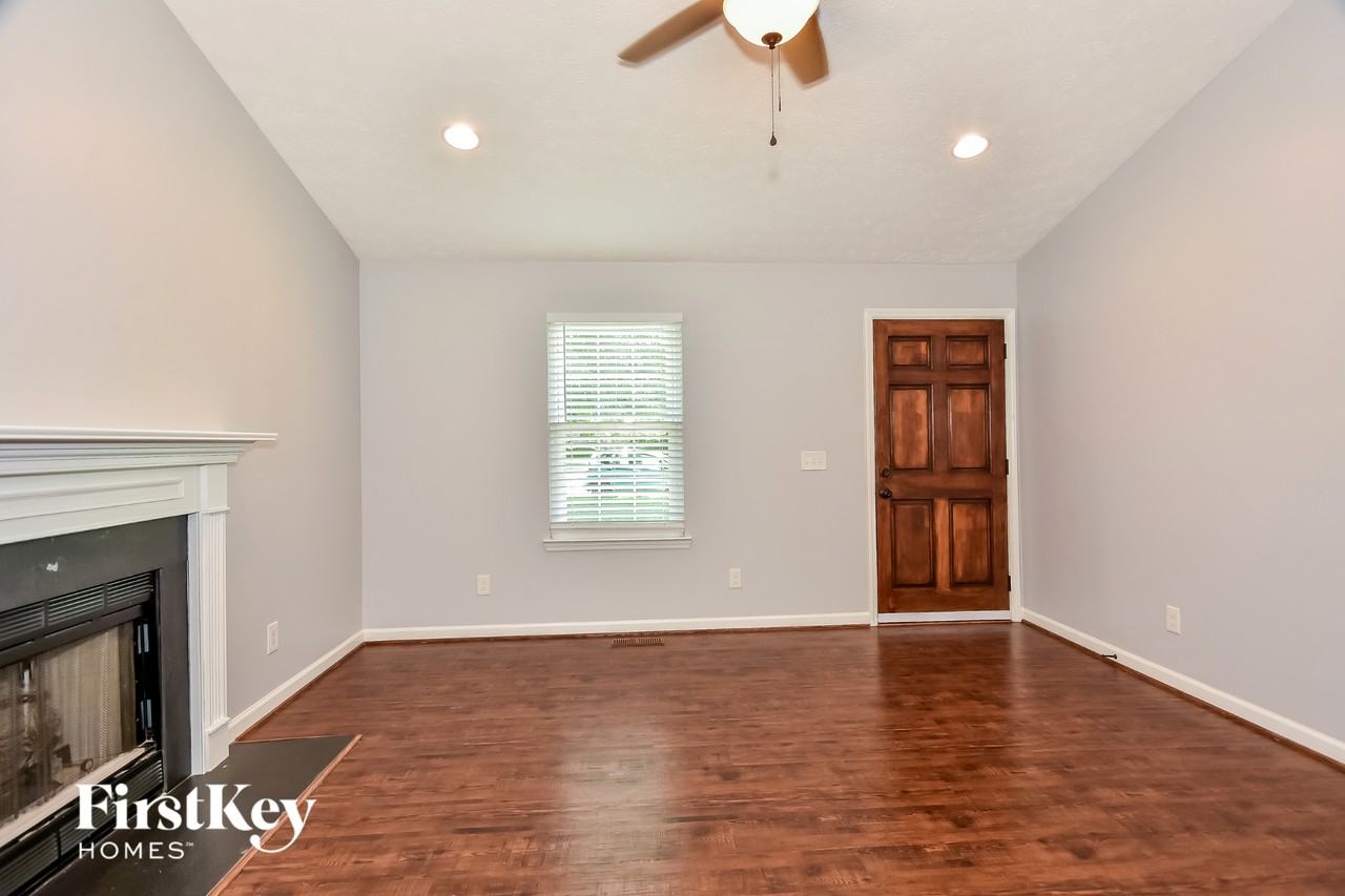 418 Silver Springs Ln - Photo 2 of 15