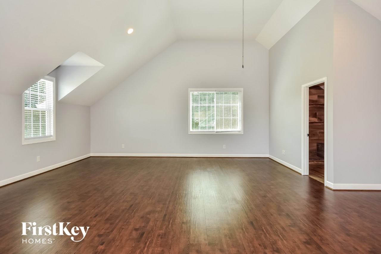 418 Silver Springs Ln - Photo 6 of 15