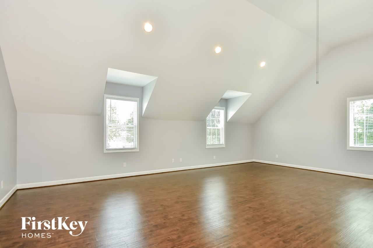 418 Silver Springs Ln - Photo 7 of 15