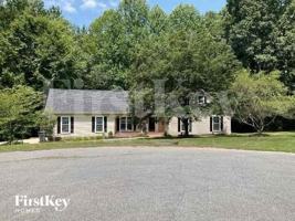 featured image of 749 Lois Ln