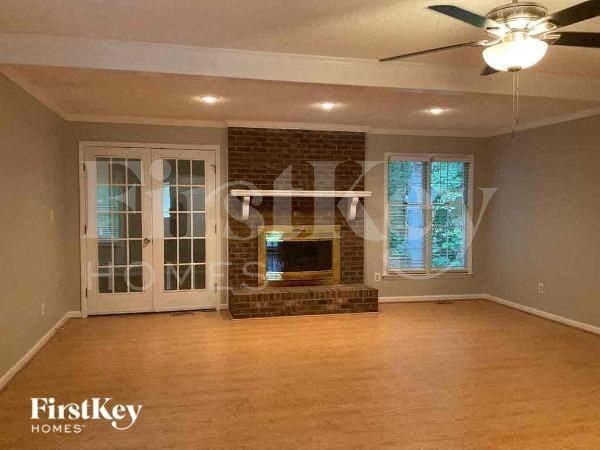 749 Lois Ln - Photo 2 of 10