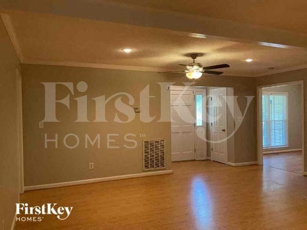 749 Lois Ln - Photo 3 of 10