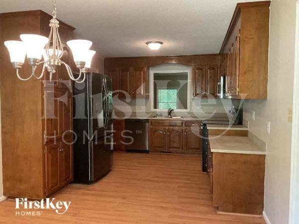 749 Lois Ln - Photo 4 of 10
