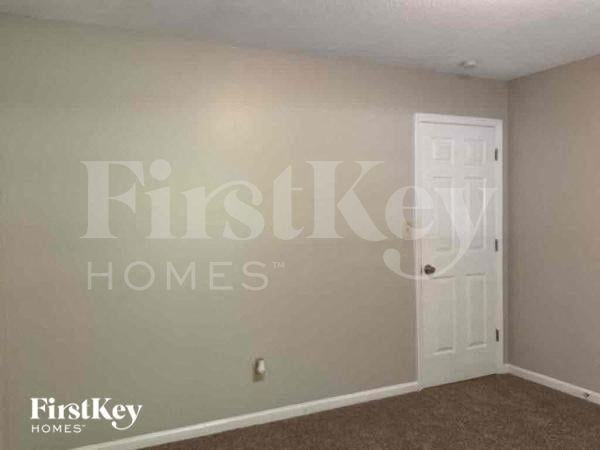 749 Lois Ln - Photo 7 of 10