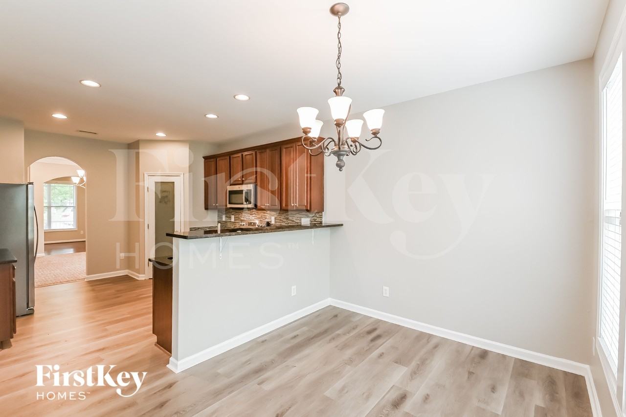 1020 Bridlemine Dr - Photo 4 of 15