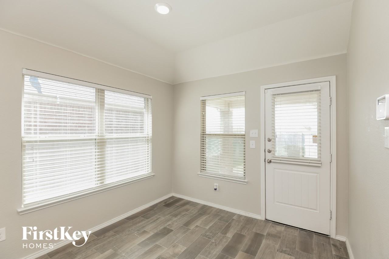 5825 Dew Plant Way - Photo 4 of 15