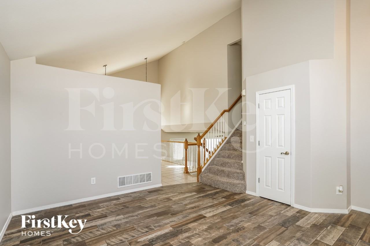 719 Baling Wire Way - Photo 3 of 16