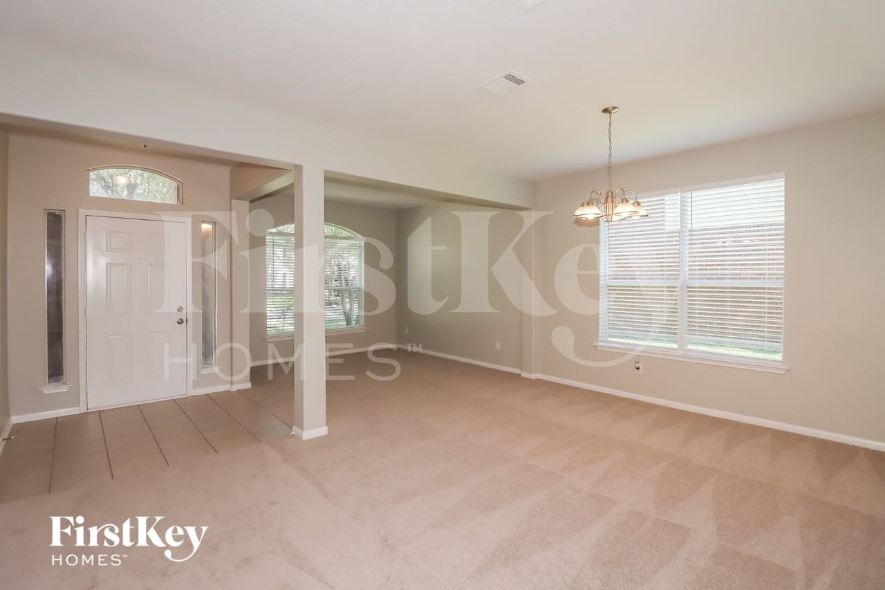 11319 Sandermeyer Dr - Photo 4 of 15