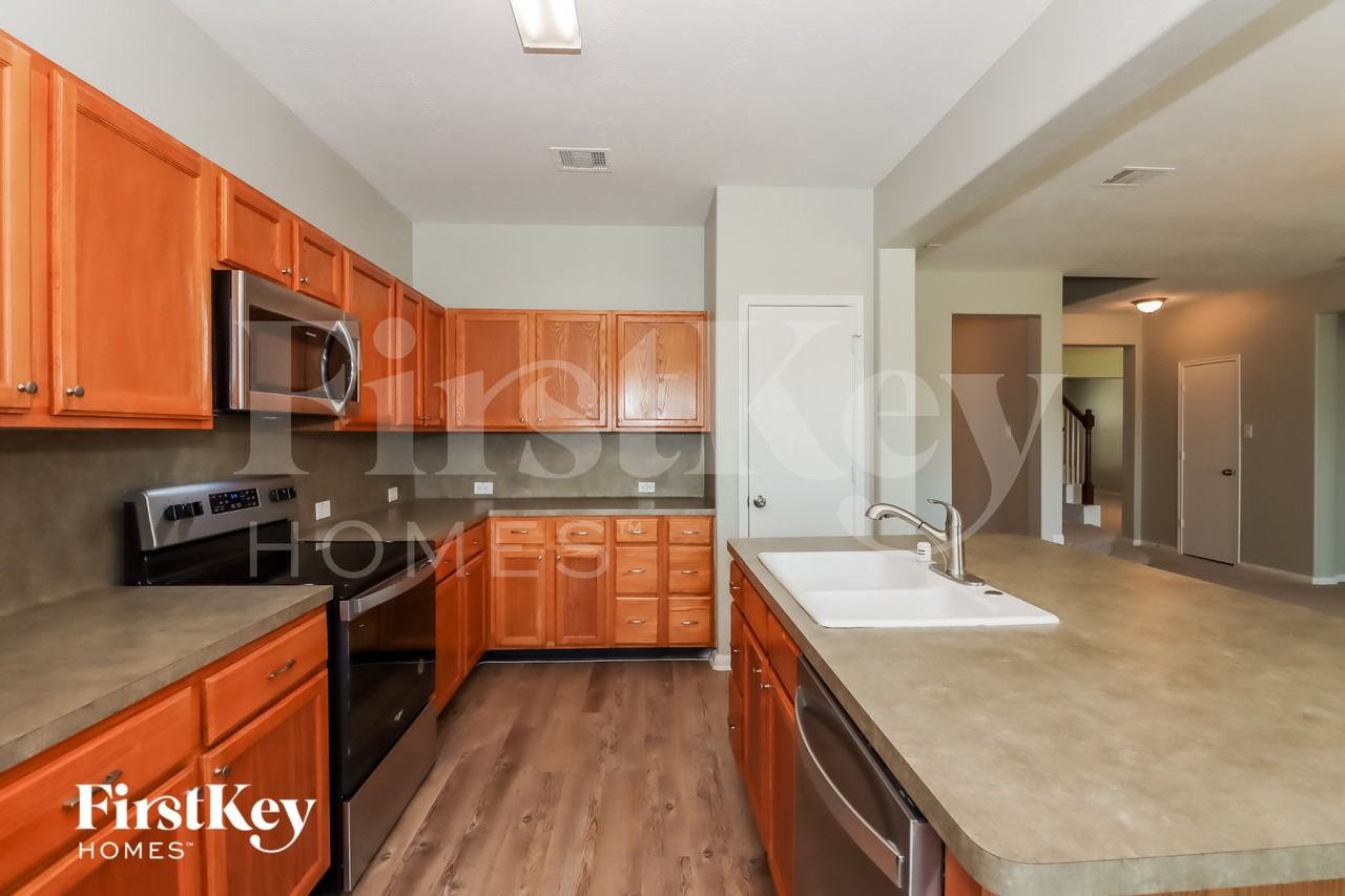 11319 Sandermeyer Dr - Photo 6 of 15