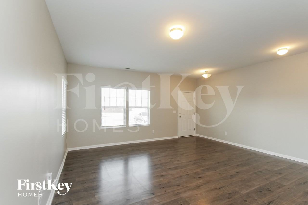 3927 Tersk Dr - Photo 4 of 15