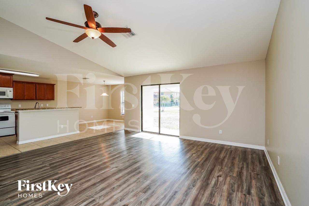 2203 Sw 11th Ct - Photo 2 of 15