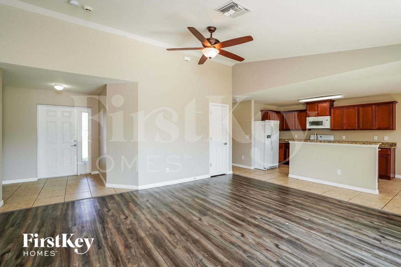 2203 Sw 11th Ct - Photo 3 of 15