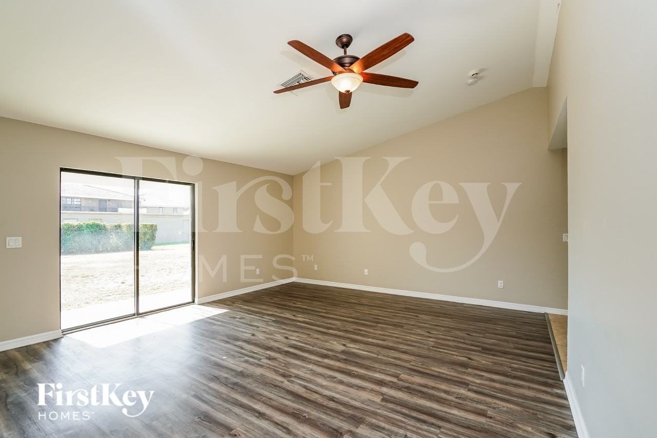 2203 Sw 11th Ct - Photo 4 of 15