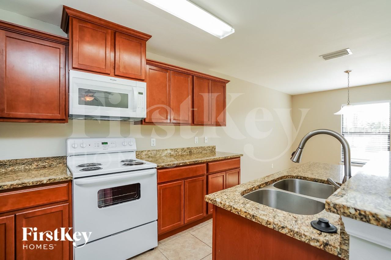 2203 Sw 11th Ct - Photo 6 of 15