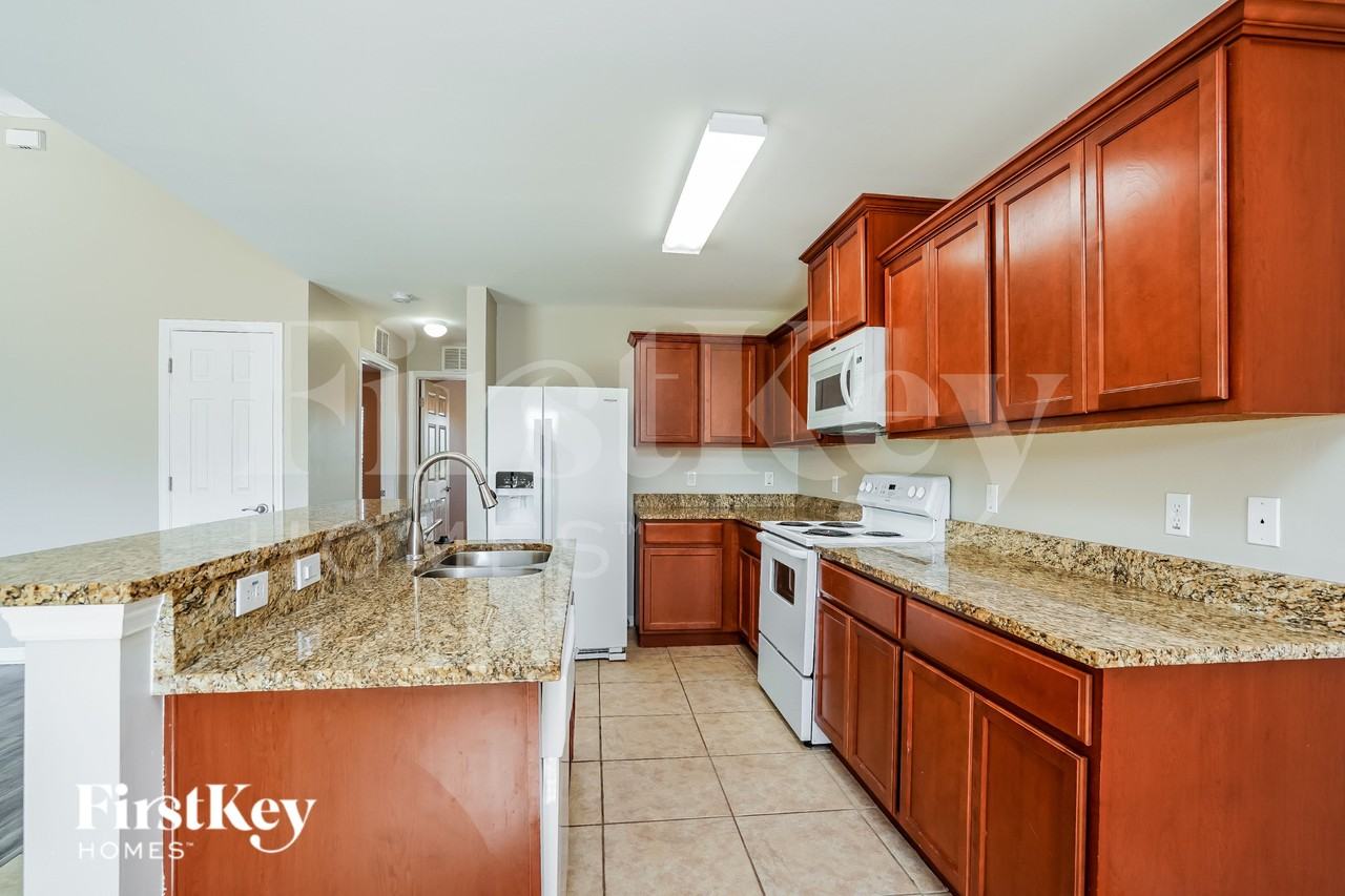 2203 Sw 11th Ct - Photo 7 of 15