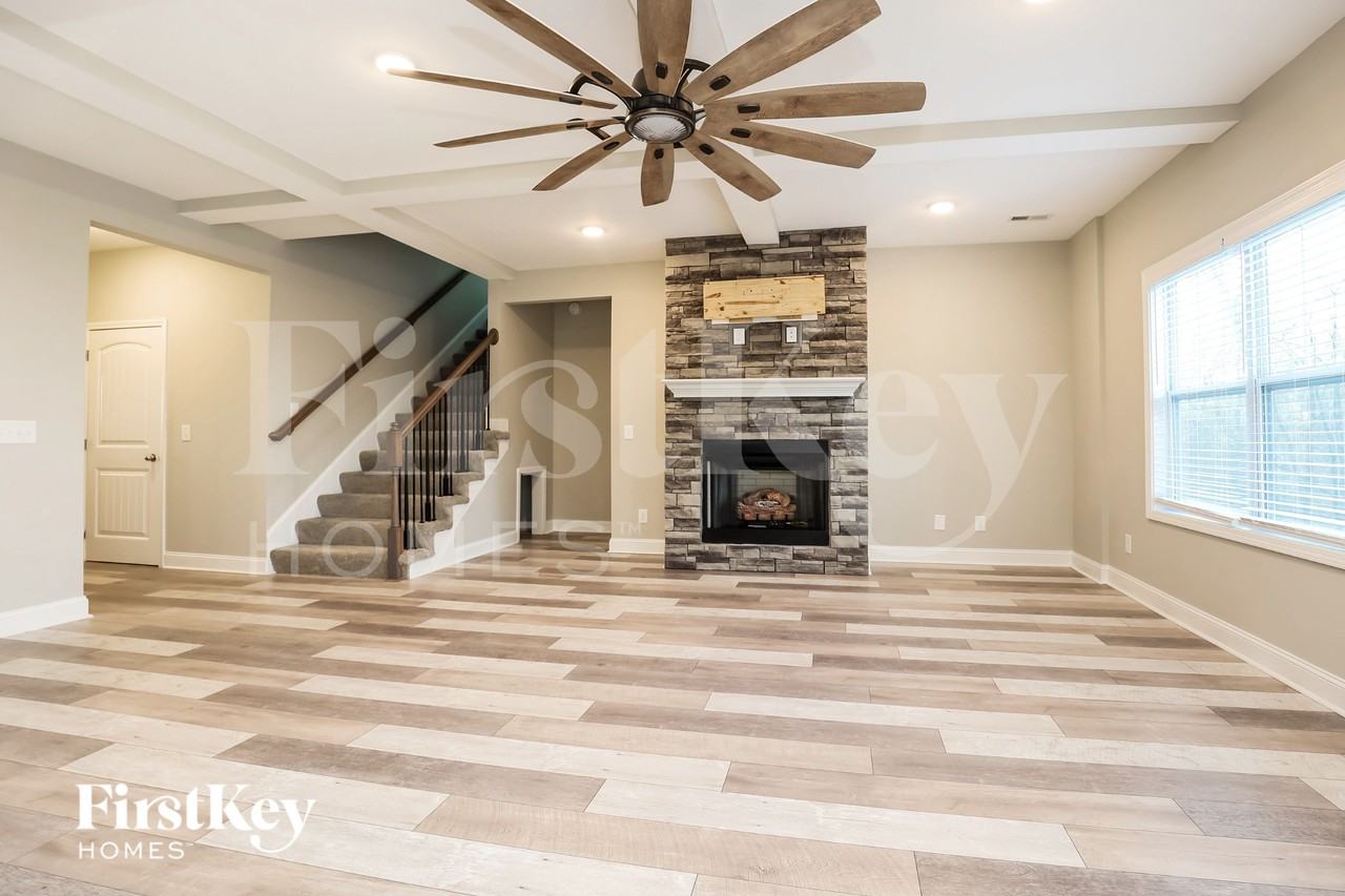 1136 Eagles Nest Ln - Photo 3 of 15