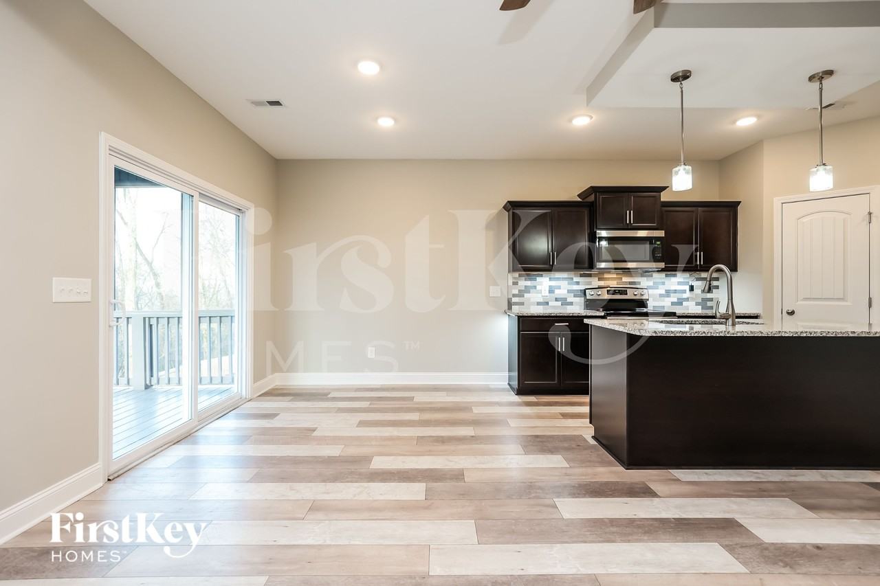 1136 Eagles Nest Ln - Photo 4 of 15