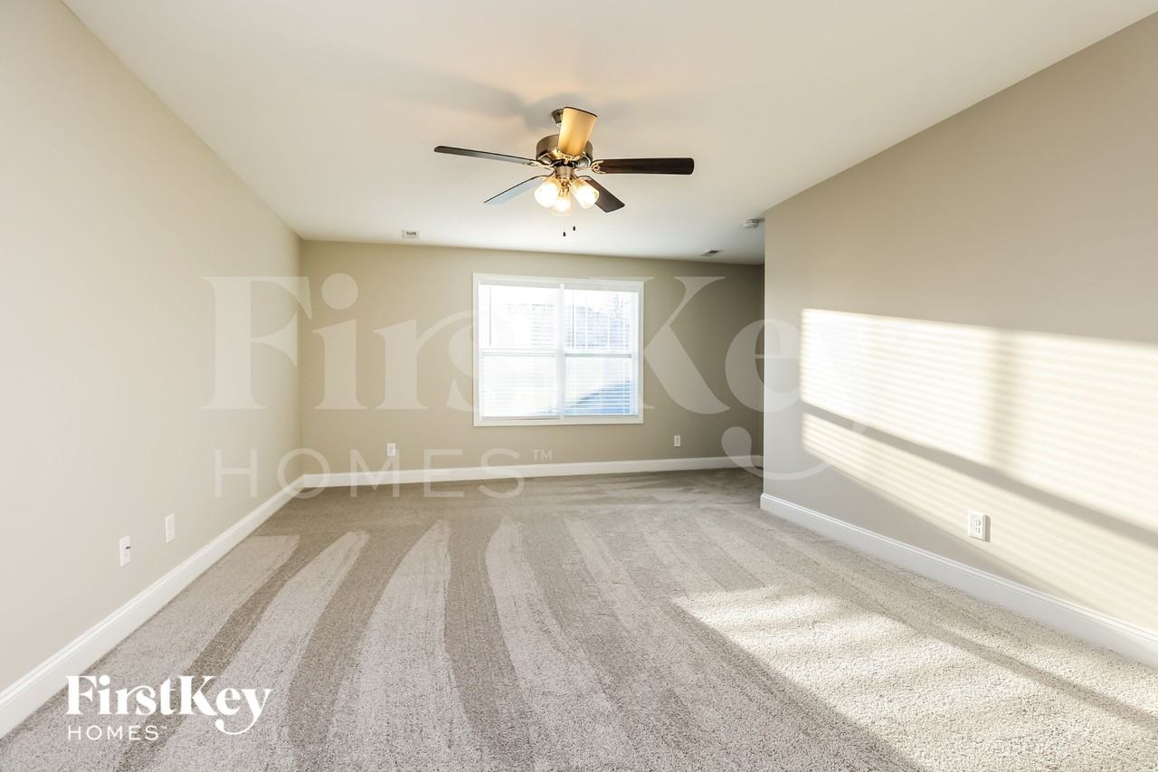 1136 Eagles Nest Ln - Photo 6 of 15