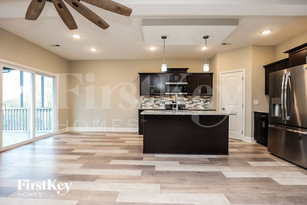 1136 Eagles Nest Ln - Photo 7 of 15