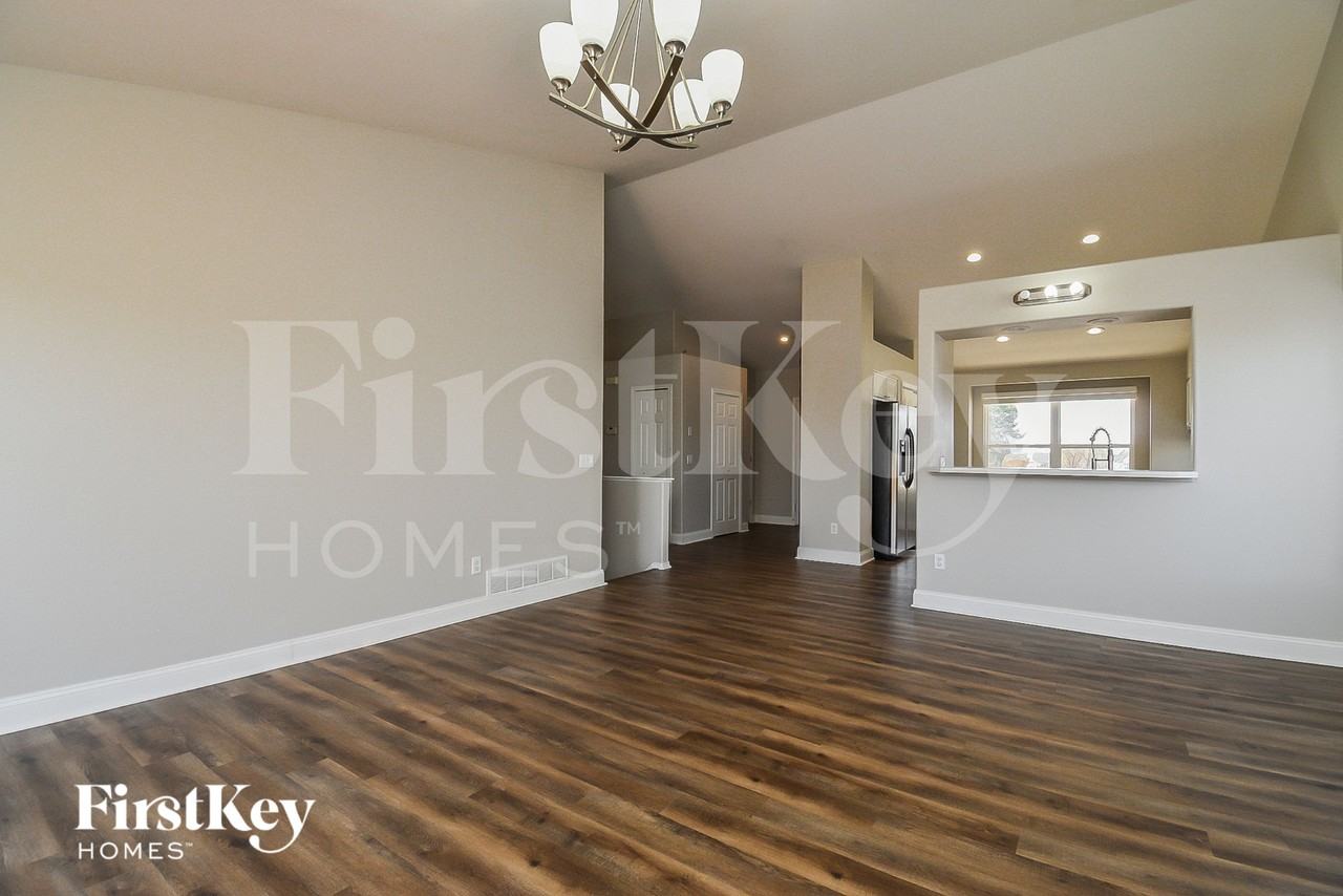 8123 Gladwater Rd - Photo 3 of 15