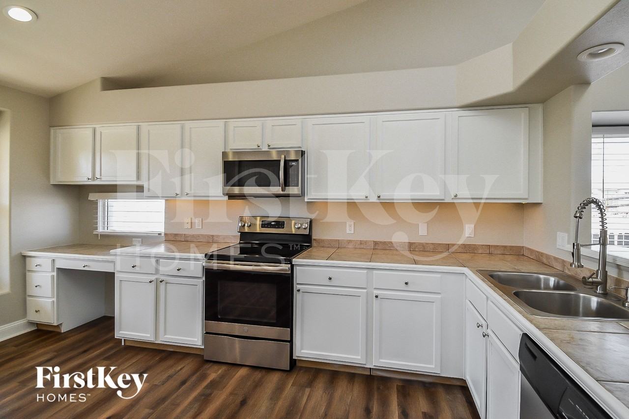8123 Gladwater Rd - Photo 4 of 15