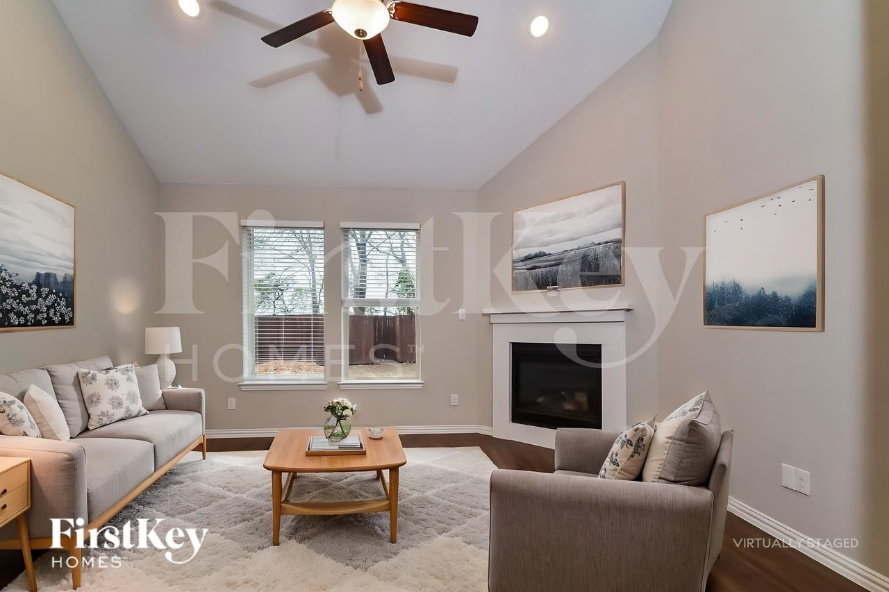 2815 Willow Ln - Photo 4 of 20