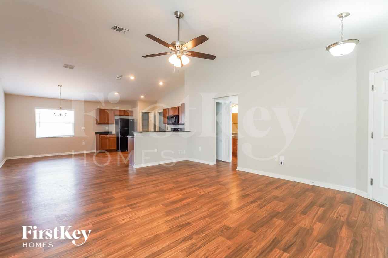 881 Greenshank Dr - Photo 3 of 15
