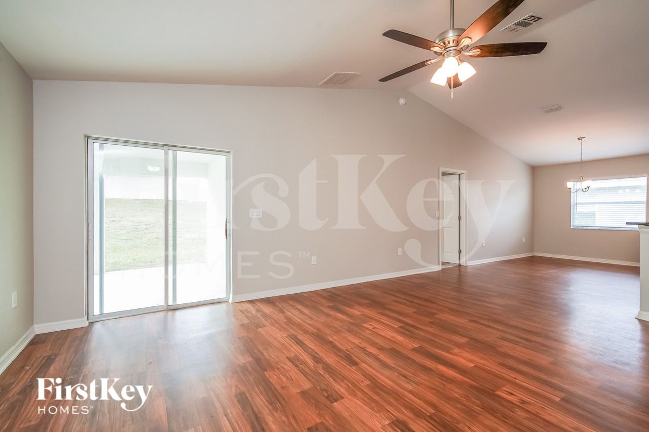881 Greenshank Dr - Photo 4 of 15