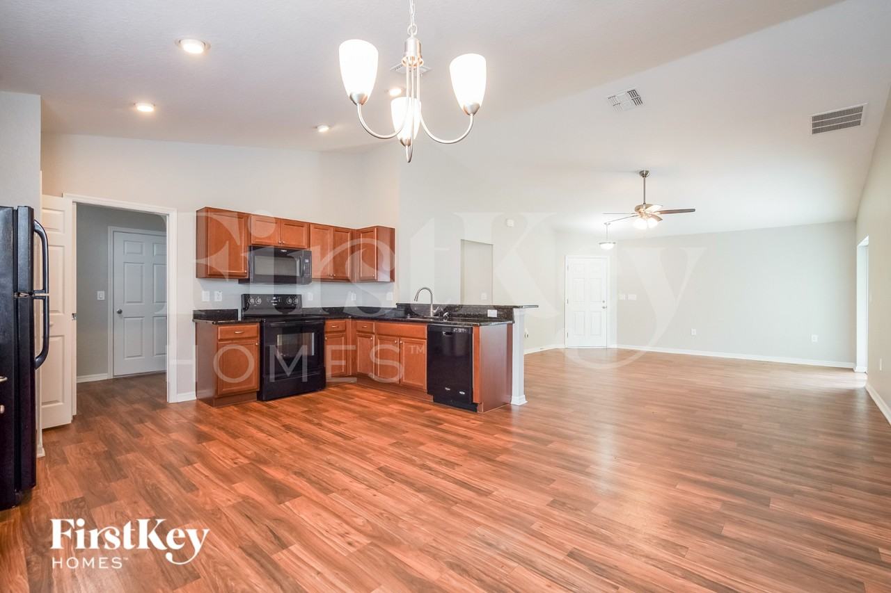 881 Greenshank Dr - Photo 5 of 15