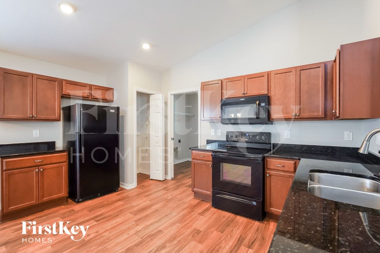 881 Greenshank Dr - Photo 6 of 15