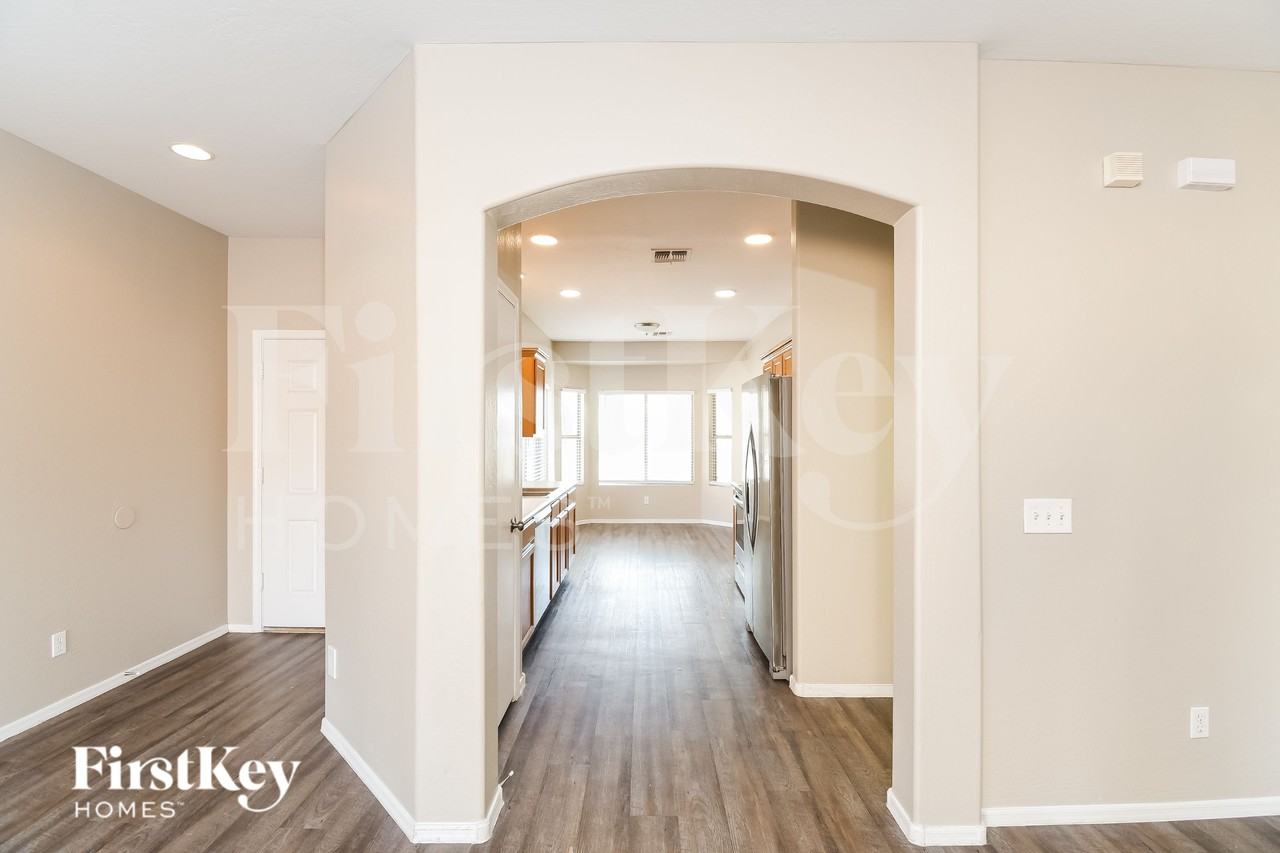 2850 E Silverbell Rd - Photo 4 of 16