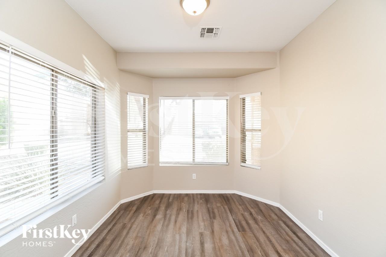 2850 E Silverbell Rd - Photo 5 of 16
