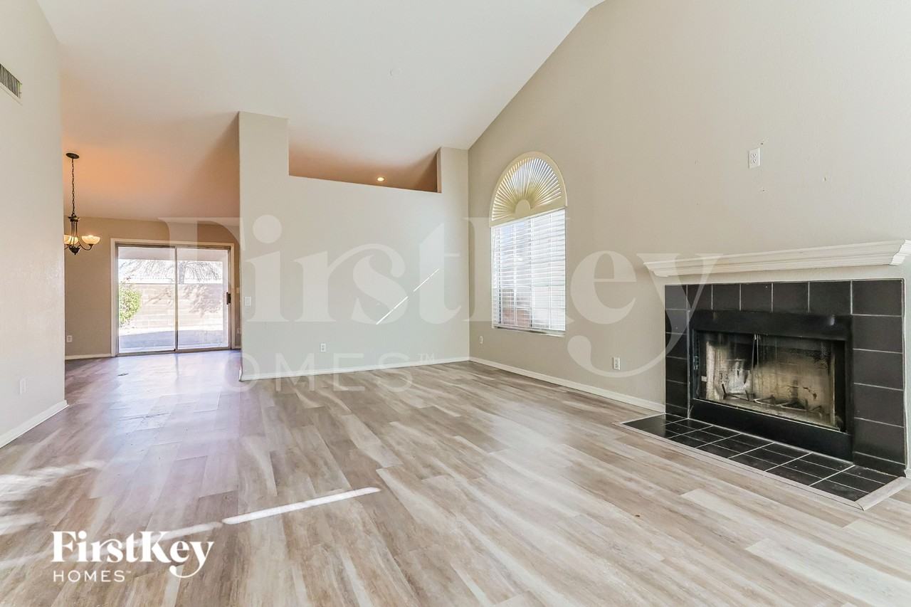 1380 W Gary Dr - Photo 2 of 16