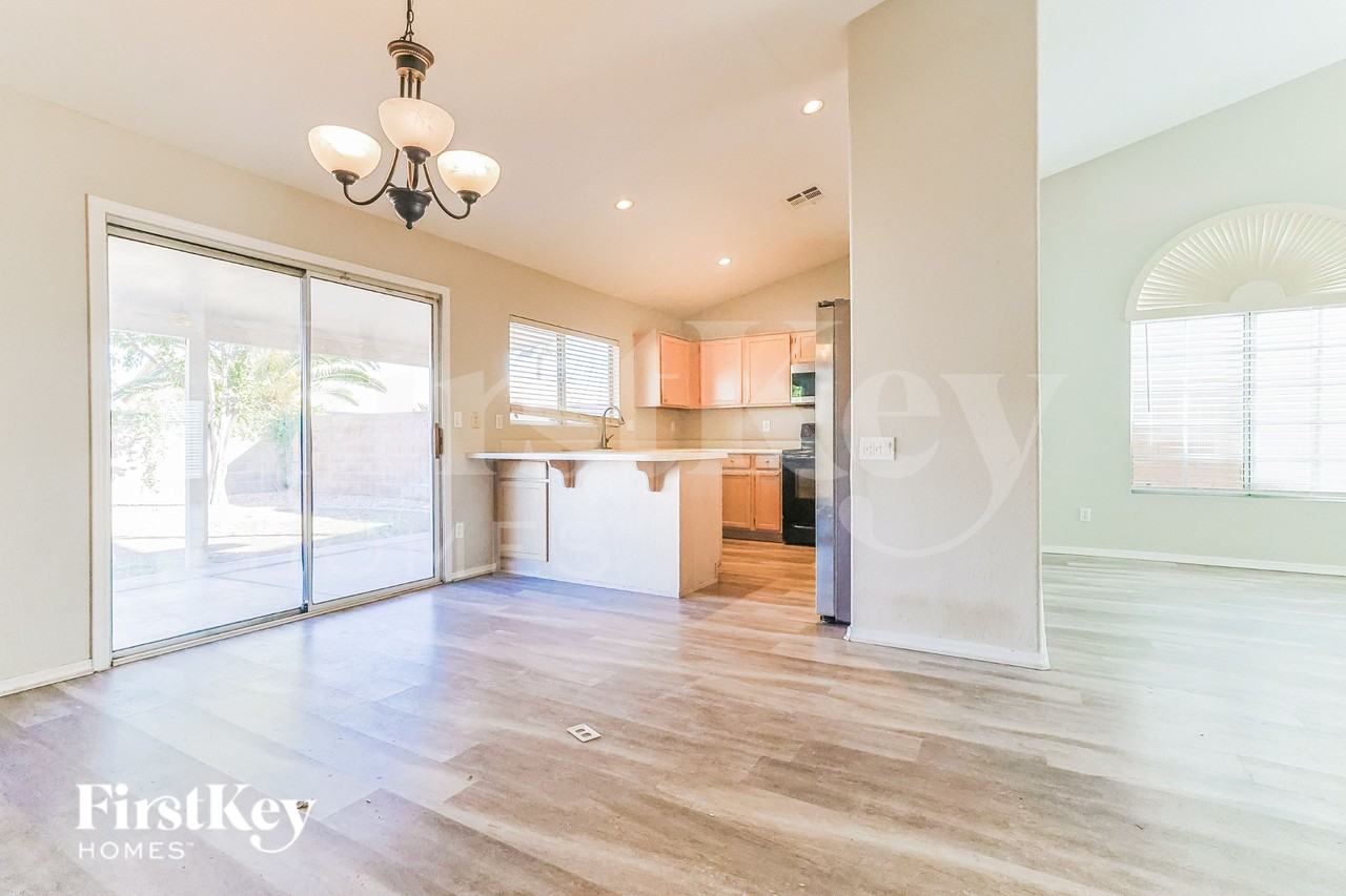 1380 W Gary Dr - Photo 5 of 16