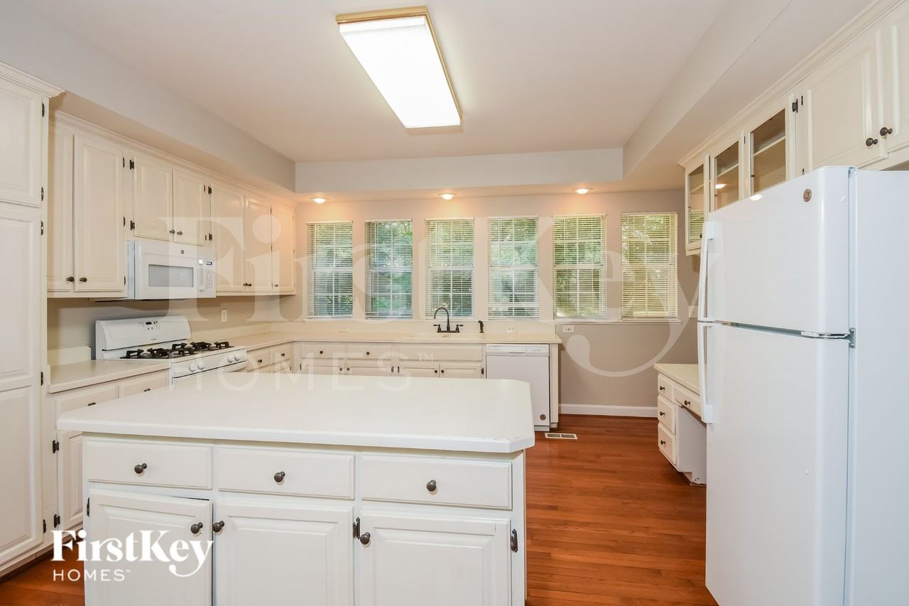 9240 Charlton Pl - Photo 5 of 16