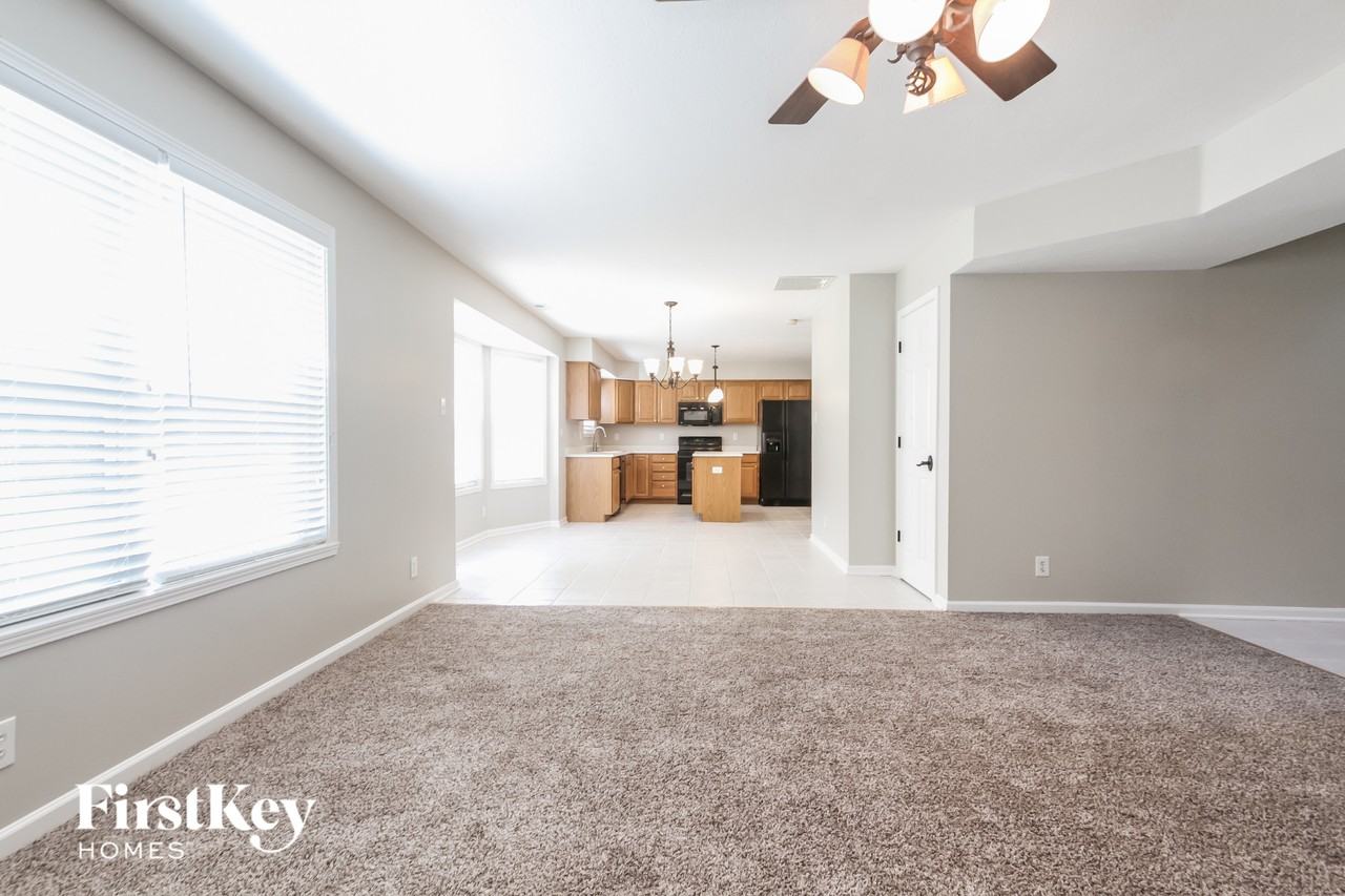7203 Tresa Dr - Photo 3 of 15