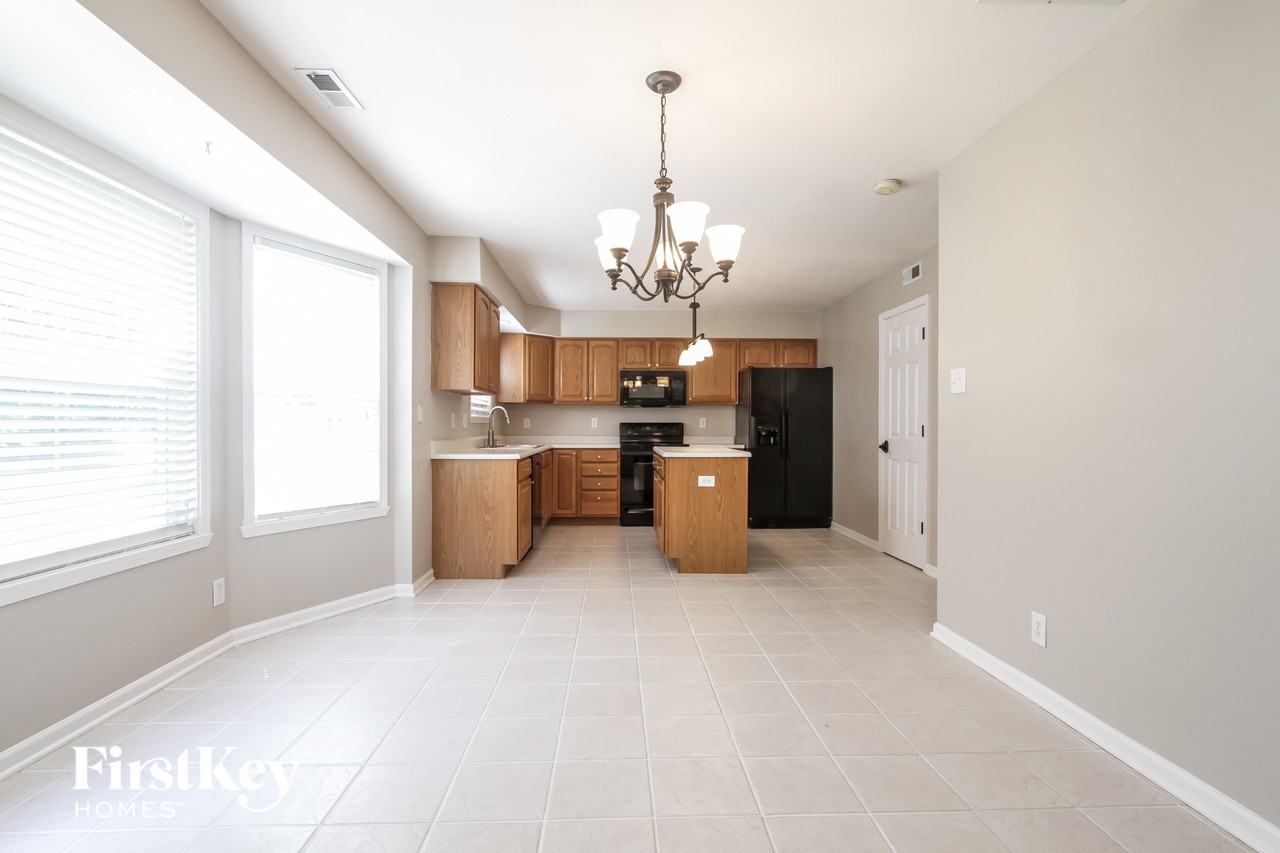 7203 Tresa Dr - Photo 4 of 15
