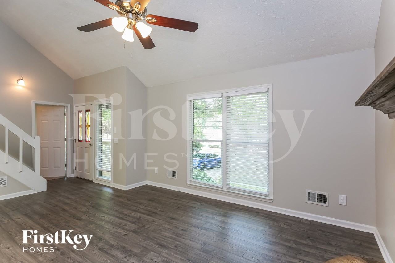 5417 Hulsey Cir - Photo 3 of 15