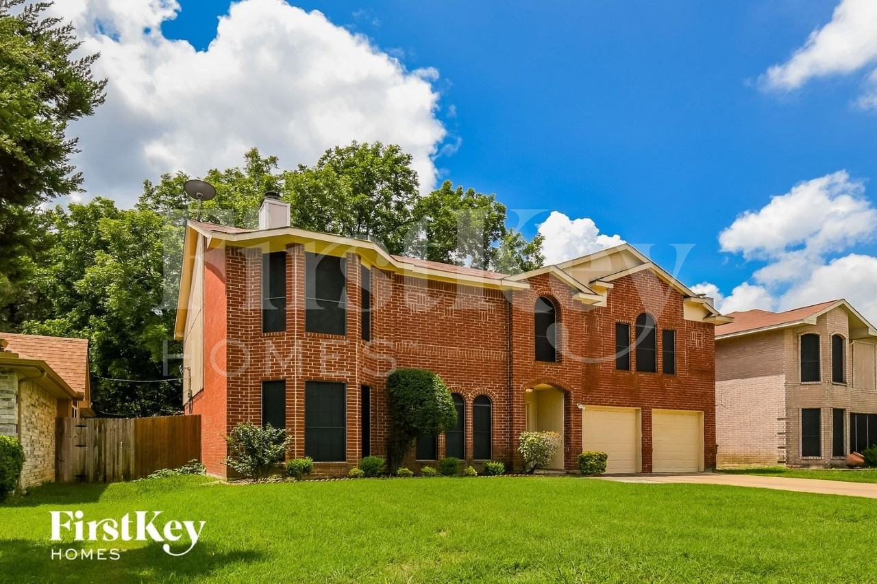 905 Shady Brook Ln - Photo 2 of 15